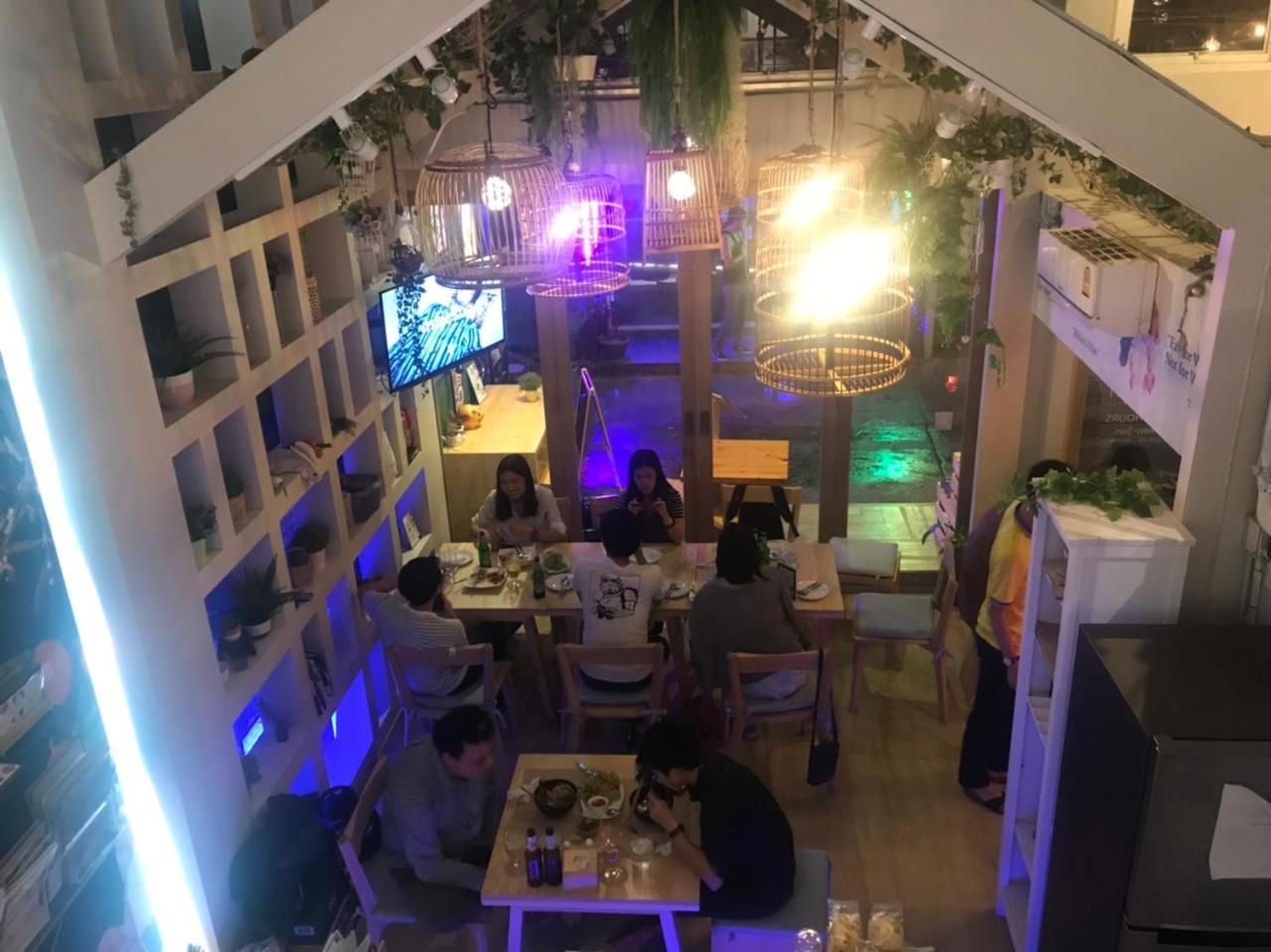 Kinnon Deluxe Hostel Coworking Cafe Bangkok Exterior photo